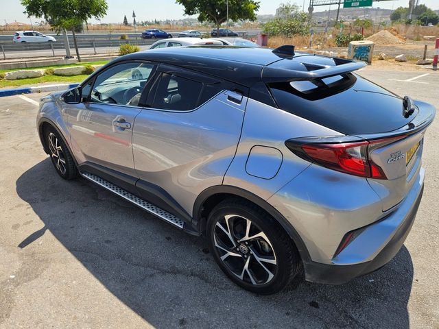 מודעת רכב טויוטה C-HR