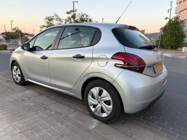 פיג'ו 208