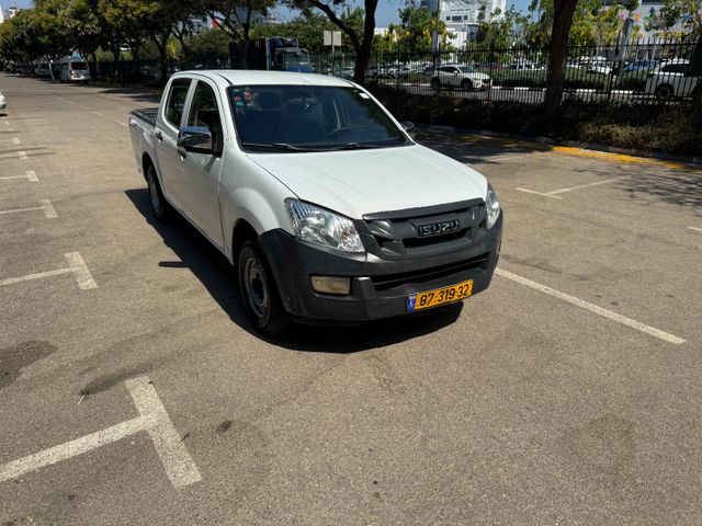 איסוזו די-מקס