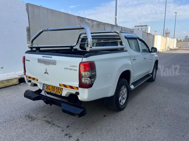 מיצובישי טרייטון / L200