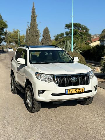 טויוטה לנד קרוזר