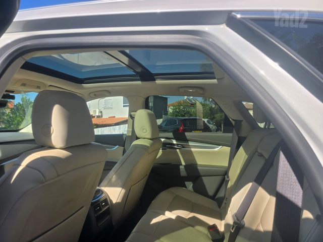 קאדילק XT5