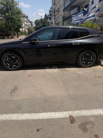 ב מ וו iX