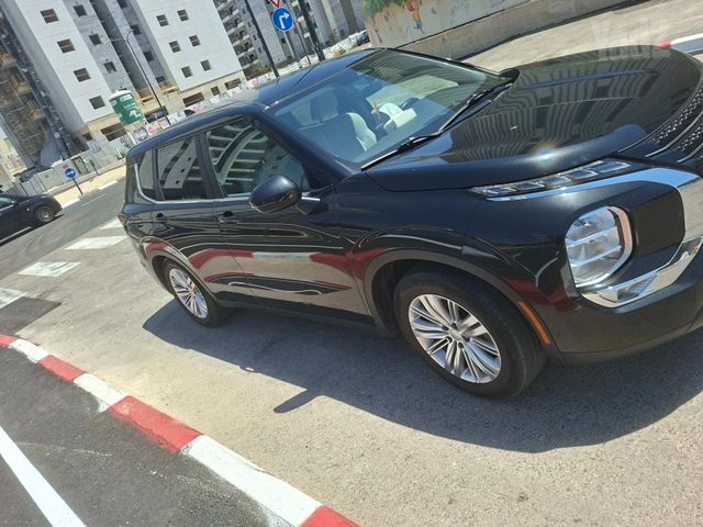 מיצובישי אאוטלנדר
