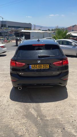 ב מ וו X1