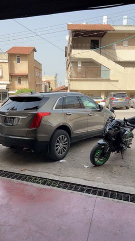 קאדילק XT5