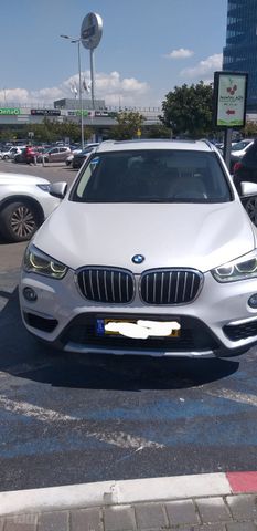 ב מ וו X1