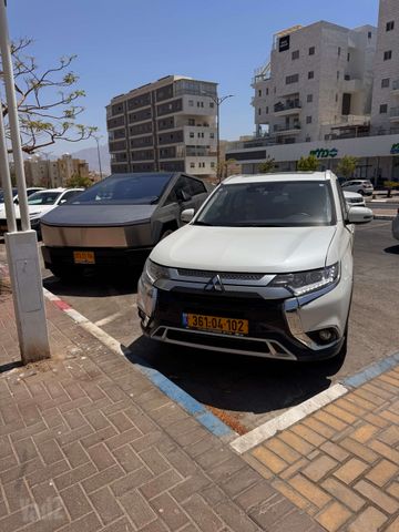 מיצובישי אאוטלנדר