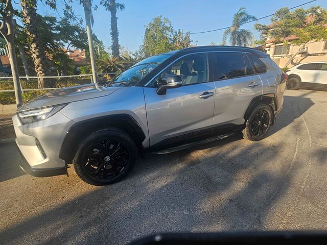 טויוטה RAV4