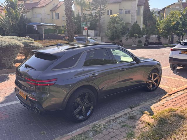 ג'נסיס GV70