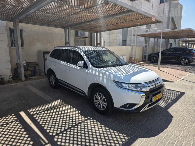 מיצובישי אאוטלנדר