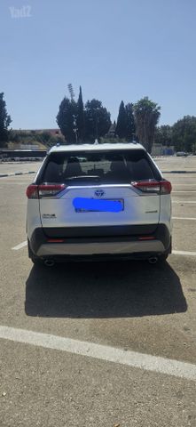 טויוטה RAV4