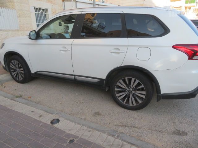 מיצובישי אאוטלנדר