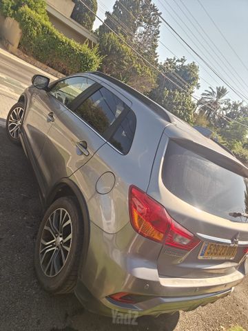 מודעת רכב מיצובישי ASX