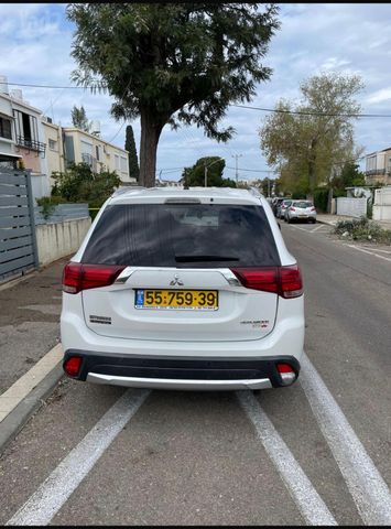 מיצובישי אאוטלנדר