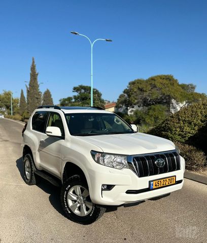 טויוטה לנד קרוזר