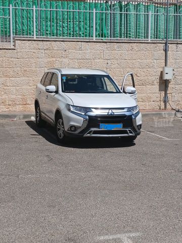 מיצובישי אאוטלנדר