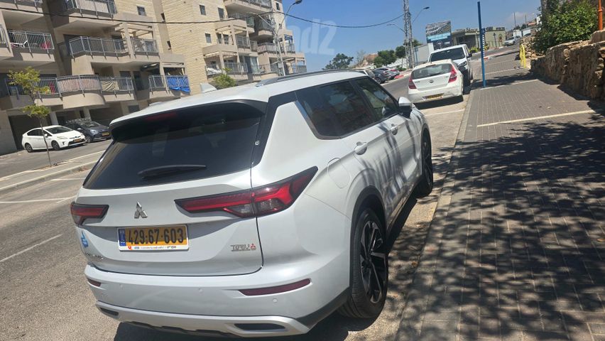מיצובישי אאוטלנדר