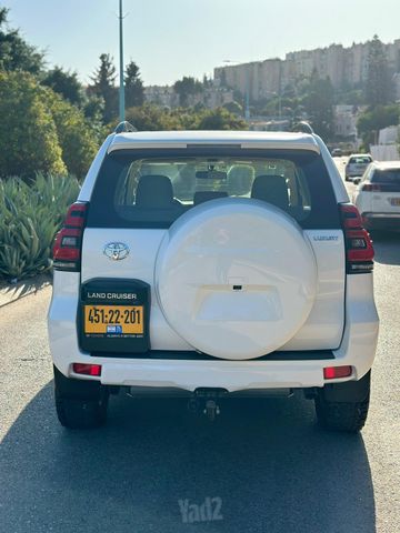 טויוטה לנד קרוזר