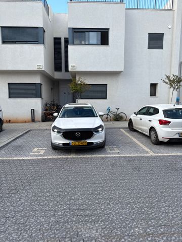 מודעת רכב מאזדה CX-30
