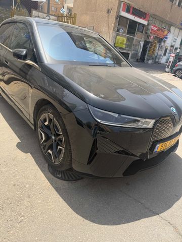 ב מ וו iX