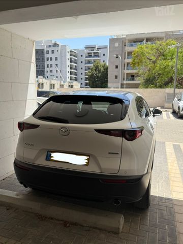 מודעת רכב מאזדה CX-30