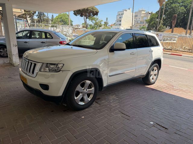 מודעת רכב ג'יפ גרנד צ'ירוקי
