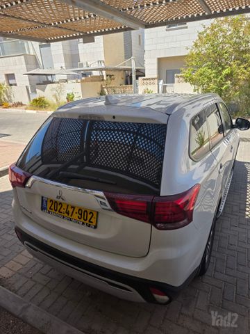 מיצובישי אאוטלנדר