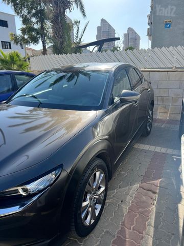 מודעת רכב מאזדה CX-30