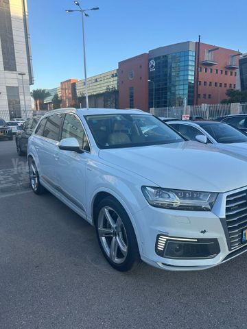 מודעת רכב אאודי Q7