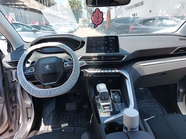 פיג'ו 3008