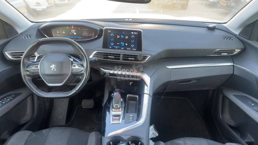 פיג'ו 3008