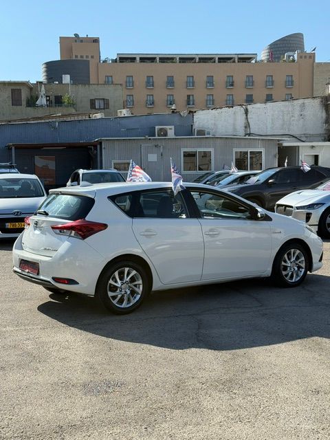 מודעת רכב טויוטה אוריס 2
