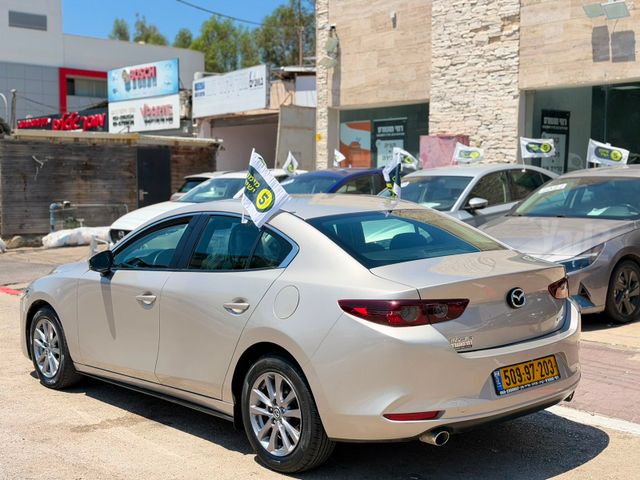 מאזדה 3