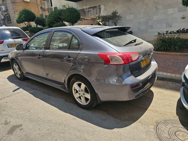 מיצובישי לנסר