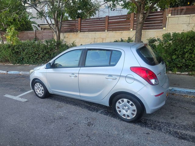 מודעת רכב יונדאי i20