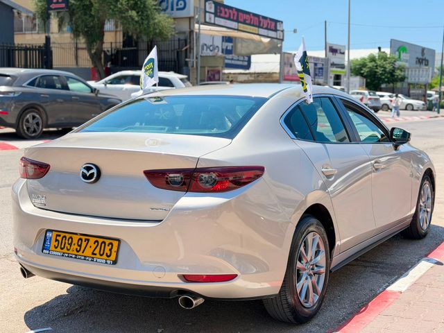 מאזדה 3