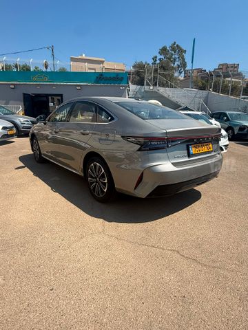 צ׳רי אריזו 8