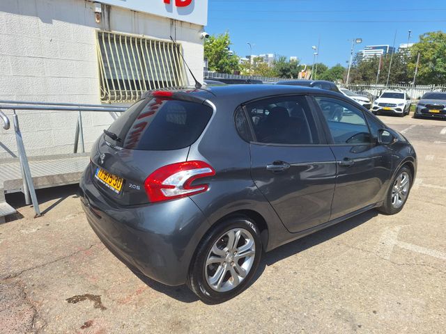 פיג'ו 208