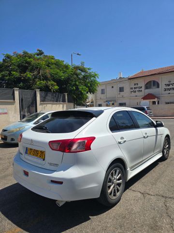מיצובישי לנסר