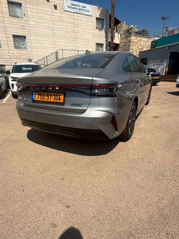 צ׳רי אריזו 8