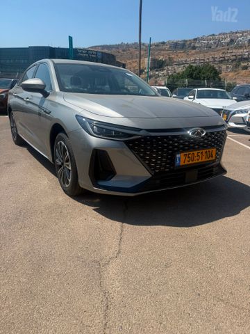 צ׳רי אריזו 8