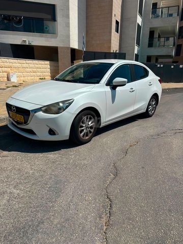 מודעת רכב מאזדה 2