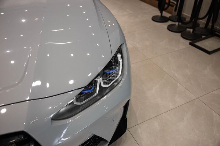 ב מ וו M4