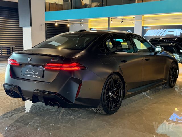 ב מ וו M5