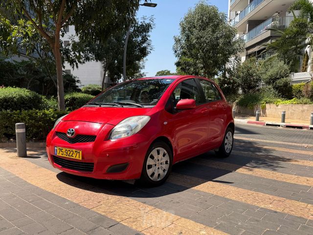 טויוטה יאריס