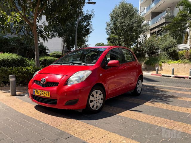 טויוטה יאריס