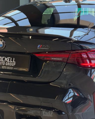 ב מ וו M4