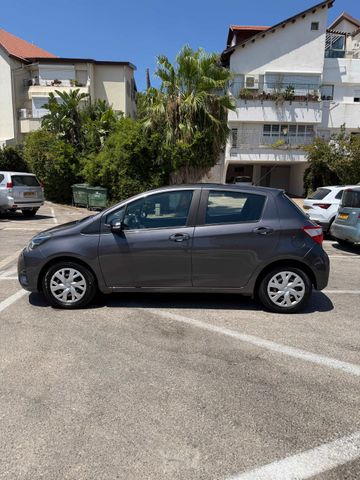 טויוטה יאריס