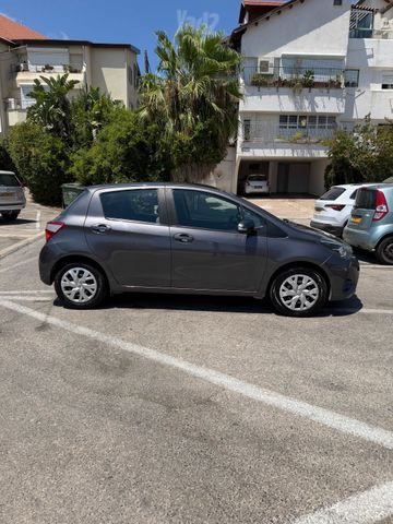 טויוטה יאריס